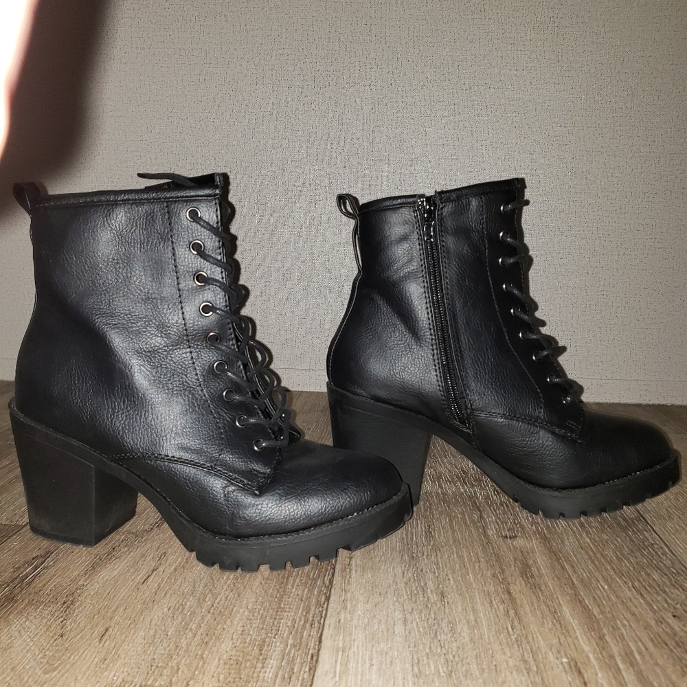 Boots - Picture 5 of 6